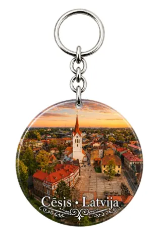 Divslāņu koka atslēgu piekariņš “Cēsis”