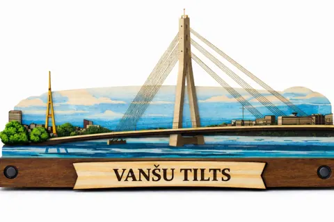 Divslāņu koka magnēts “Rīga”
