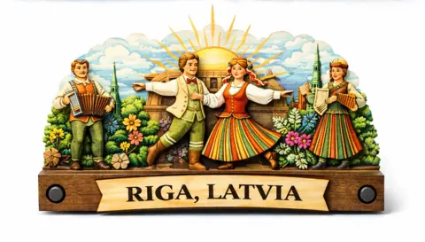 Divslāņu koka magnēts “Rīga”