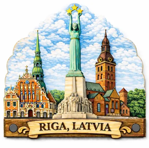 Divslāņu koka magnēts “Rīga”