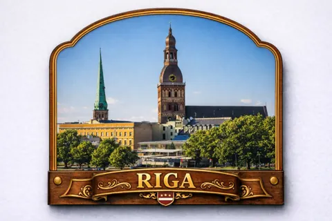 Divslāņu koka magnēts “Rīga”