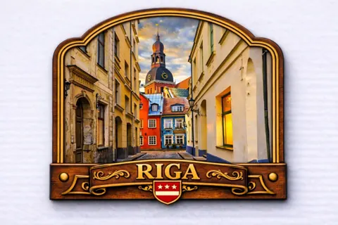 Divslāņu koka magnēts “Rīga”
