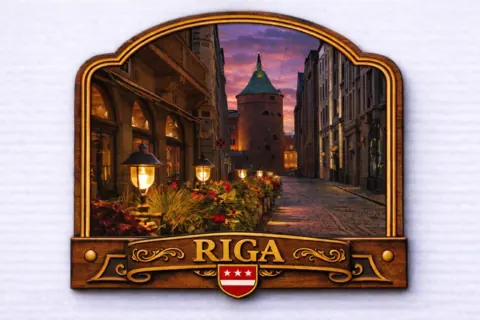Divslāņu koka magnēts “Rīga”