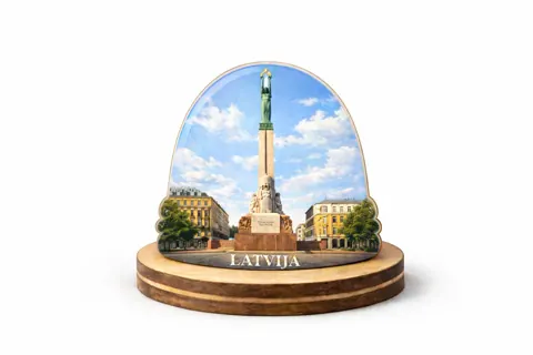 Koka suvenīrs uz statīva “Rīga”