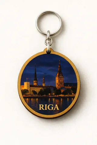 Divslāņu koka atslēgu piekariņš “Rīga”