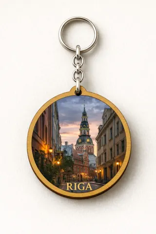Divslāņu koka atslēgu piekariņš “Rīga”