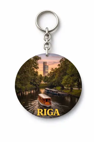 Divslāņu koka atslēgu piekariņš “Rīga”