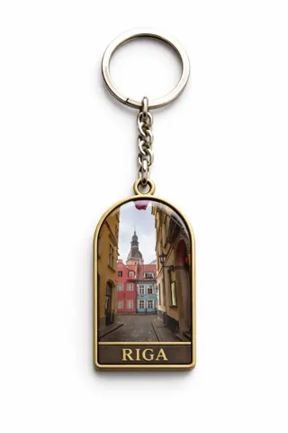 Divslāņu koka atslēgu piekariņš “Rīga”
